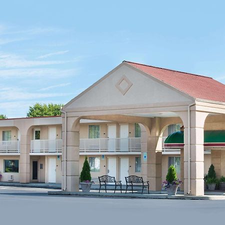 Baymont By Wyndham Sandusky Exterior photo