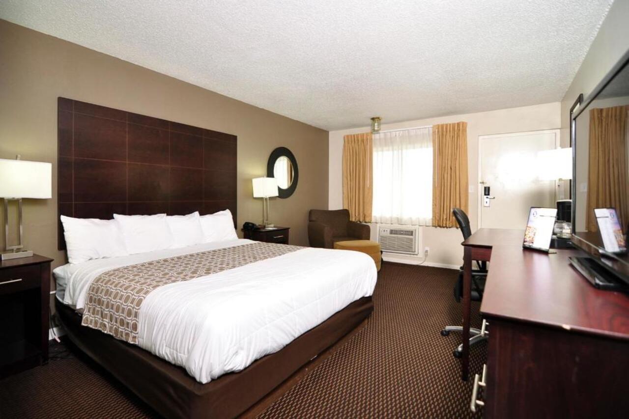 Baymont By Wyndham Sandusky Exterior photo