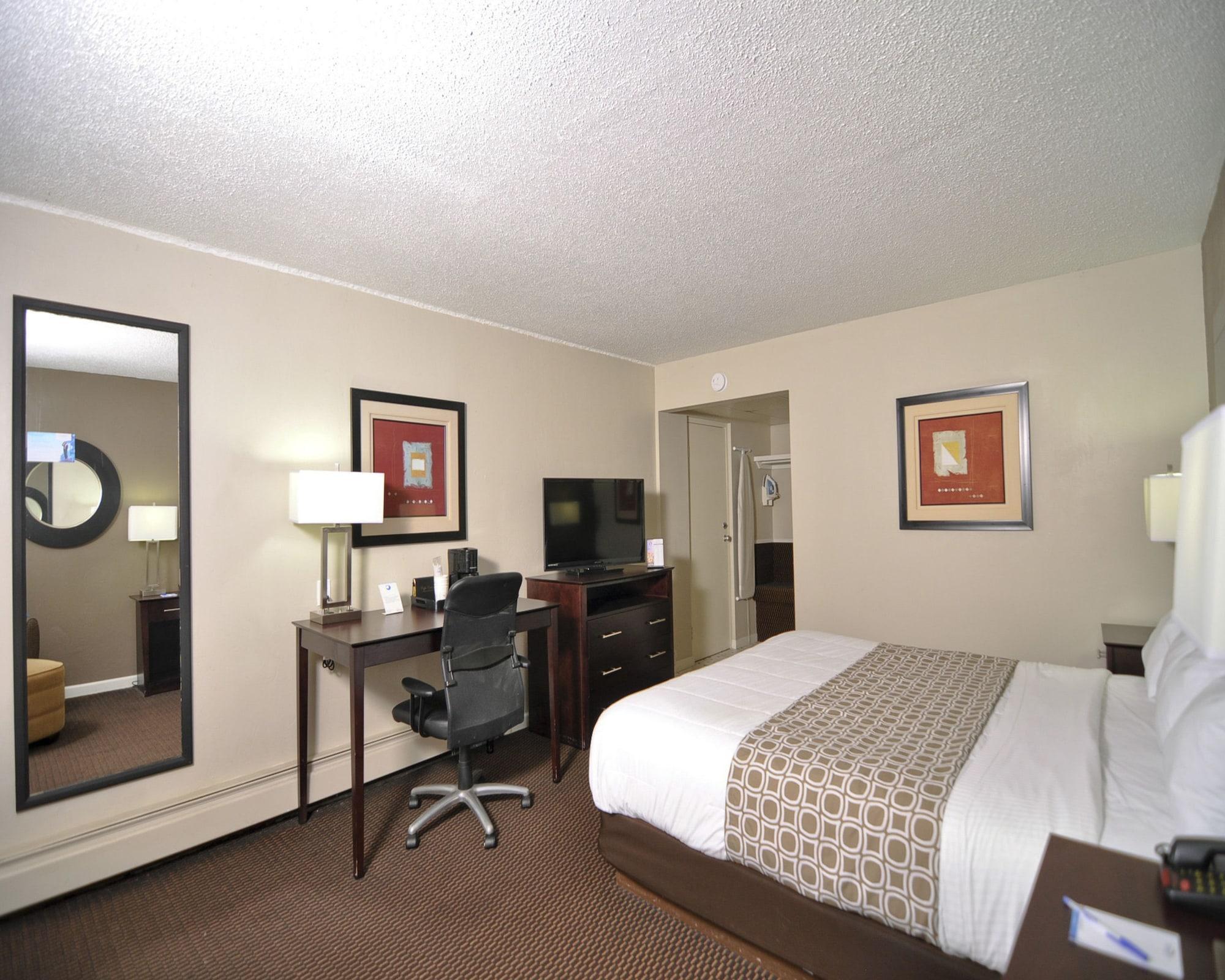 Baymont By Wyndham Sandusky Exterior photo