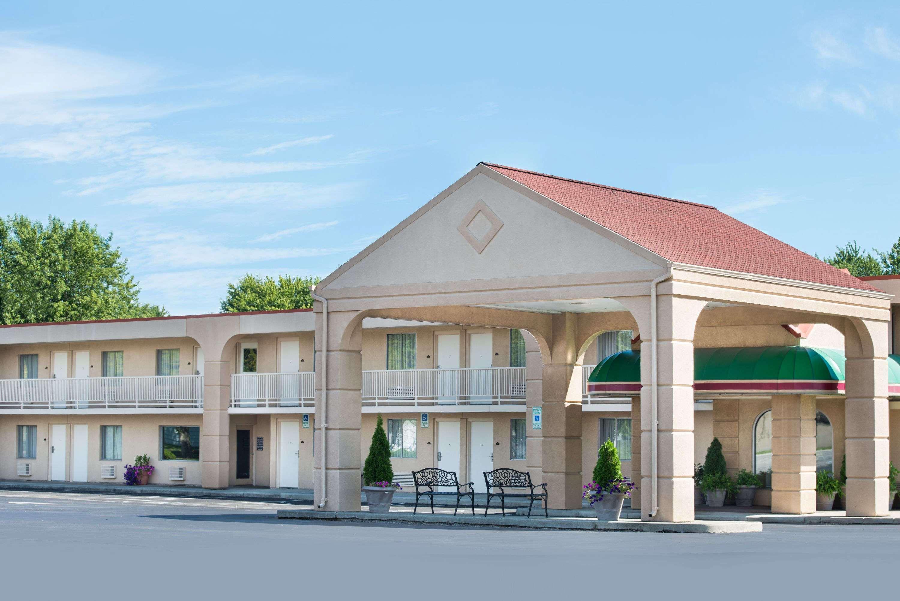 Baymont By Wyndham Sandusky Exterior photo