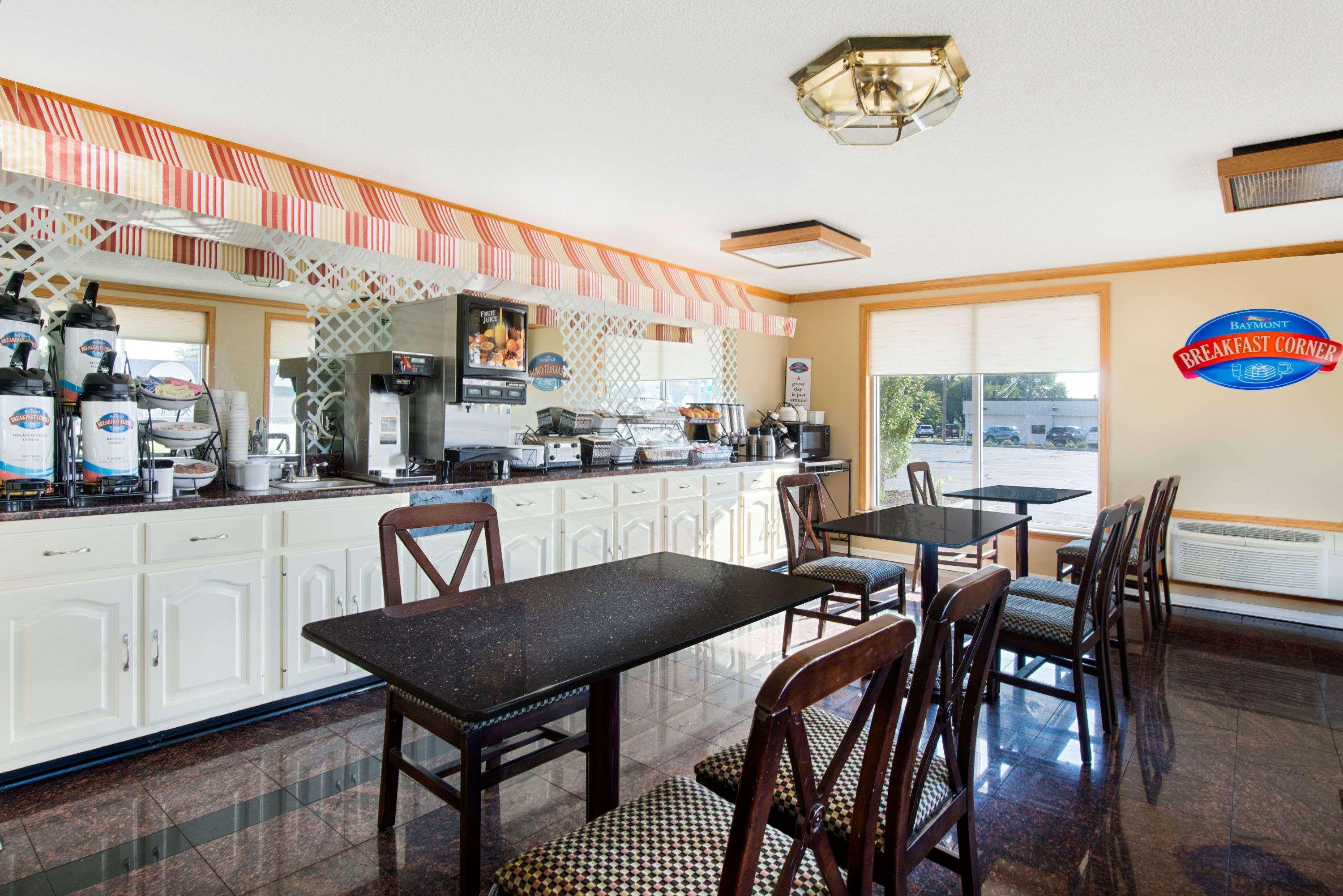 Baymont By Wyndham Sandusky Restaurant photo