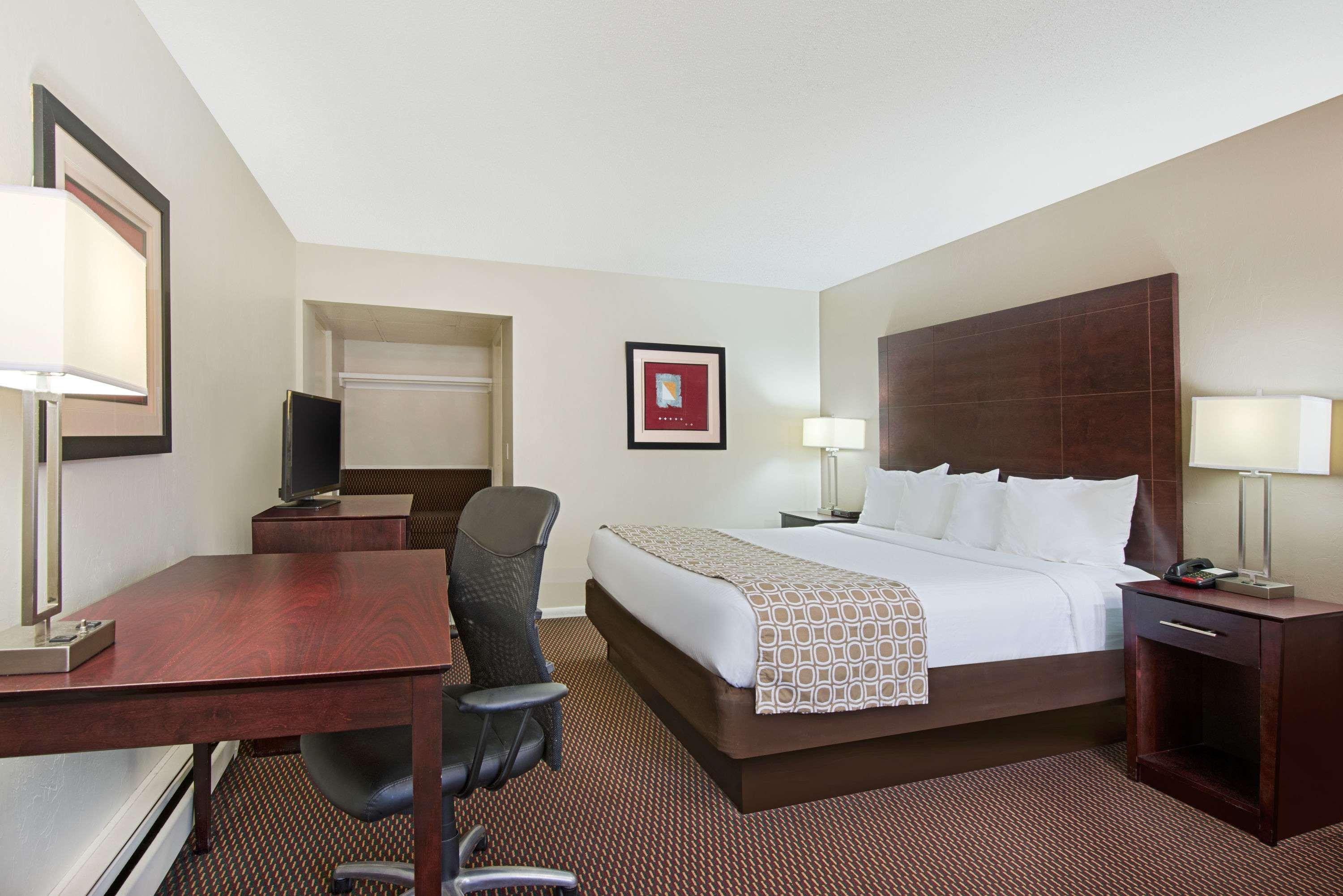 Baymont By Wyndham Sandusky Room photo