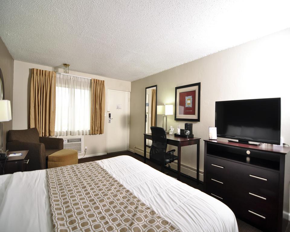 Baymont By Wyndham Sandusky Exterior photo