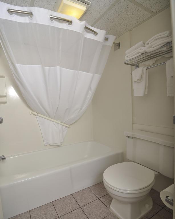 Baymont By Wyndham Sandusky Exterior photo