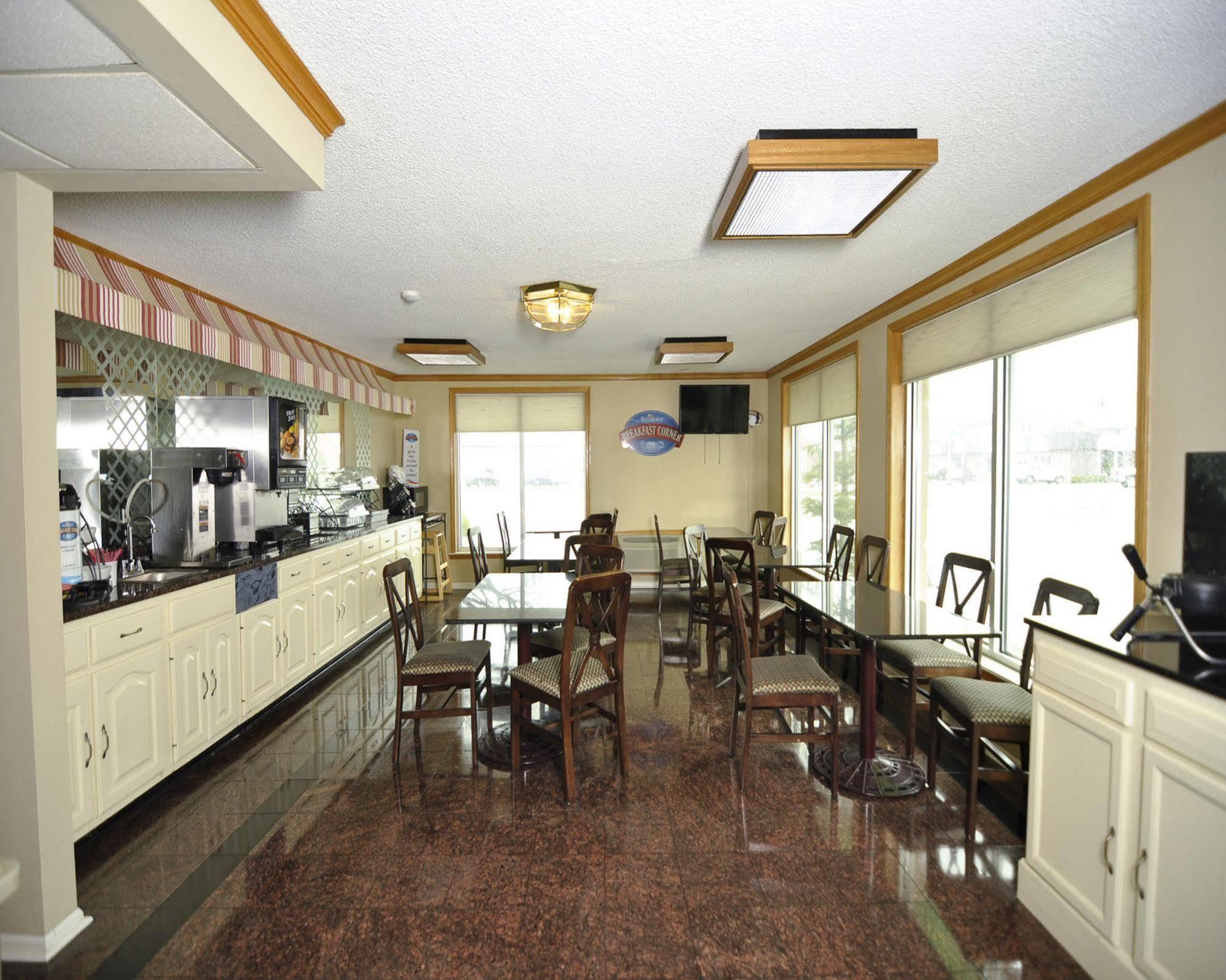 Baymont By Wyndham Sandusky Exterior photo