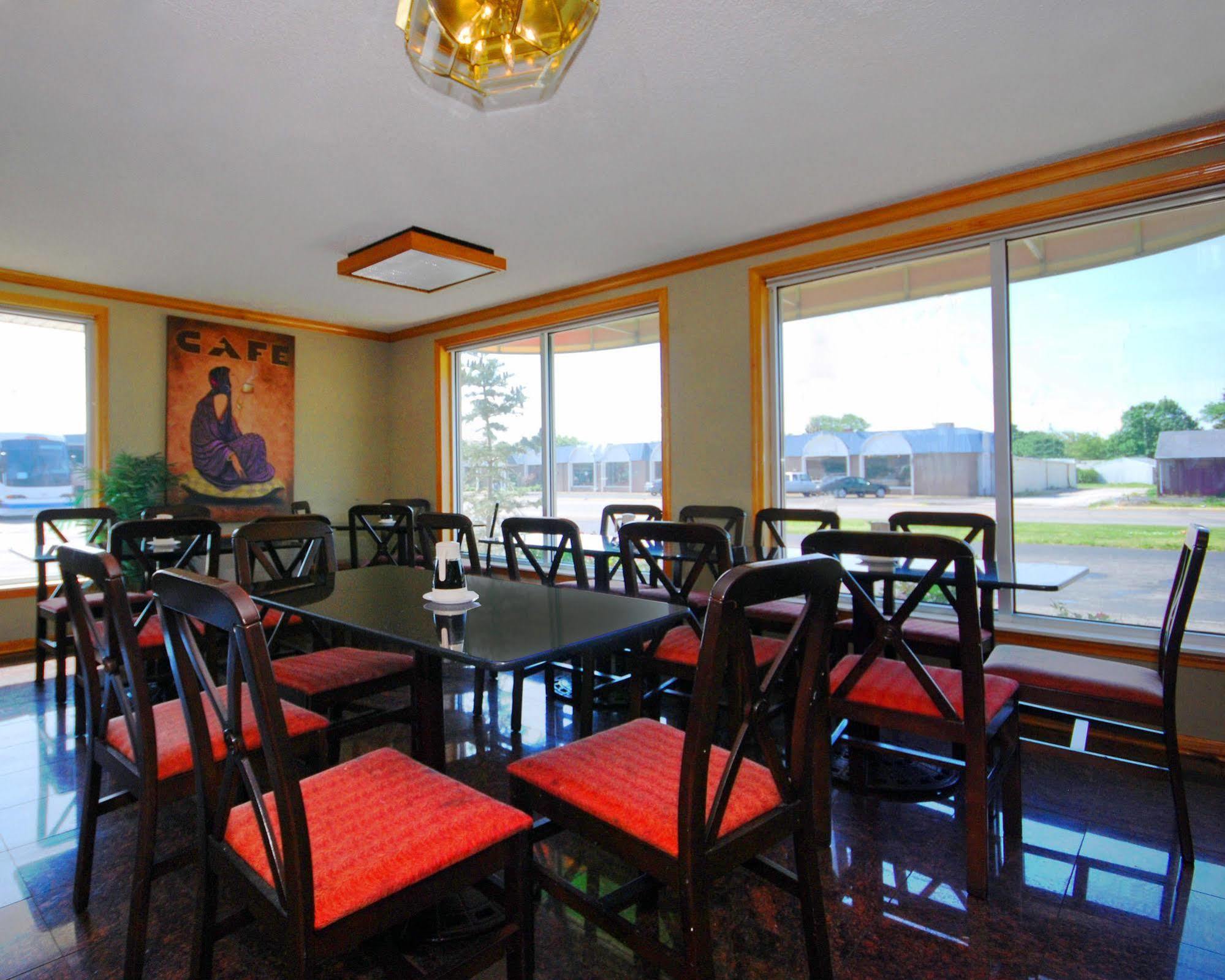 Baymont By Wyndham Sandusky Exterior photo